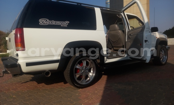 Acheter Occasion Voiture Chevrolet Suburban Blanc à Rundu, Namibie Acheter Occasion Voiture Chevrolet Suburban Blanc à Rundu, Namibie