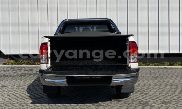 Buy Used Toyota Hilux White Car in Gobabis in Omaheke Buy Used Toyota Hilux White Car in Gobabis in Omaheke