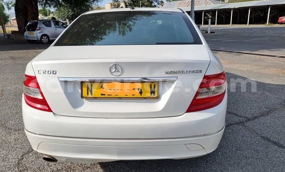 Acheter Occasion Voiture Mercedes-Benz C250 coupe Blanc à Windhoek, Namibie Acheter Occasion Voiture Mercedes-Benz C250 coupe Blanc à Windhoek, Namibie