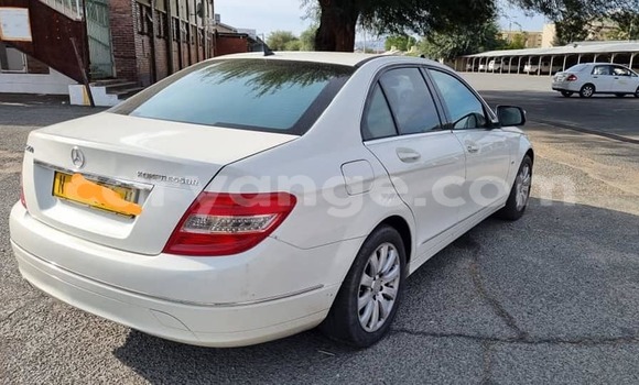 Acheter Occasion Voiture Mercedes-Benz C250 coupe Blanc à Windhoek, Namibie Acheter Occasion Voiture Mercedes-Benz C250 coupe Blanc à Windhoek, Namibie