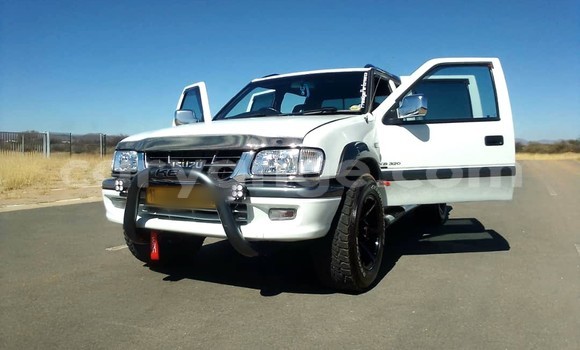 Acheter Occasion Voiture Isuzu KB Blanc à Windhoek, Namibie Acheter Occasion Voiture Isuzu KB Blanc à Windhoek, Namibie