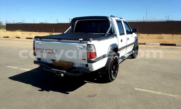 Acheter Occasion Voiture Isuzu KB Blanc à Windhoek, Namibie Acheter Occasion Voiture Isuzu KB Blanc à Windhoek, Namibie