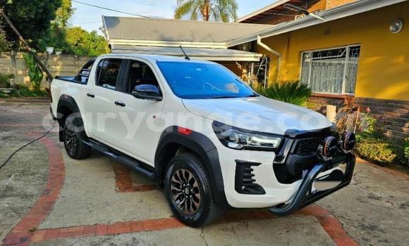 Buy Used Toyota Hilux White Car in Grootfontein in Namibia