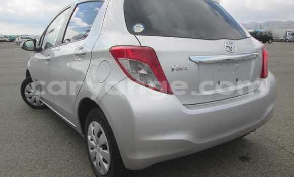 Acheter Occasion Voiture Toyota Vitz Gris à Oshakati, Namibie Acheter Occasion Voiture Toyota Vitz Gris à Oshakati, Namibie