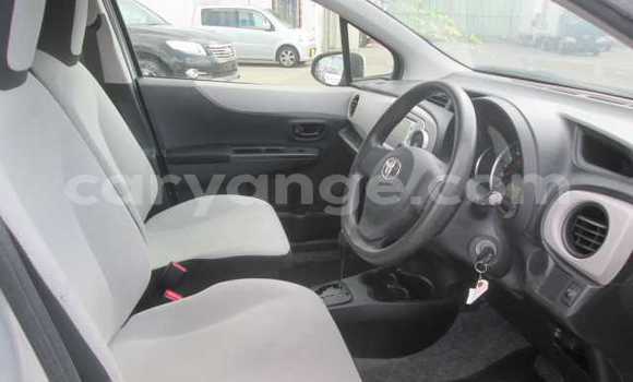 Acheter Occasion Voiture Toyota Vitz Gris à Oshakati, Namibie Acheter Occasion Voiture Toyota Vitz Gris à Oshakati, Namibie