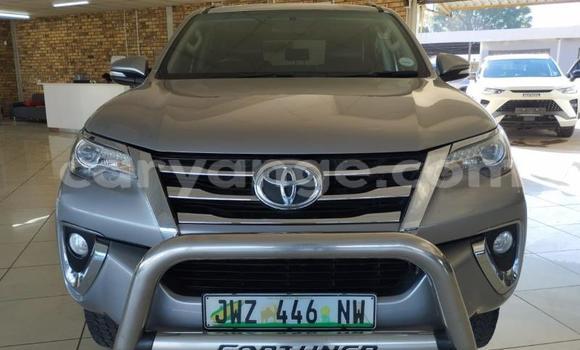 Acheter Occasion Voiture Toyota Fortuner Gris à Import - Dubai, Namibie Acheter Occasion Voiture Toyota Fortuner Gris à Import - Dubai, Namibie