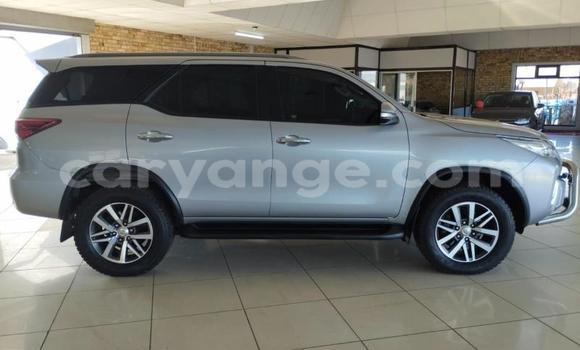 Acheter Occasion Voiture Toyota Fortuner Gris à Import - Dubai, Namibie Acheter Occasion Voiture Toyota Fortuner Gris à Import - Dubai, Namibie