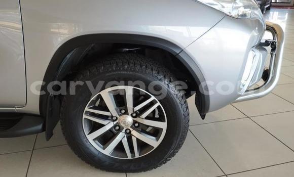 Acheter Occasion Voiture Toyota Fortuner Gris à Import - Dubai, Namibie Acheter Occasion Voiture Toyota Fortuner Gris à Import - Dubai, Namibie