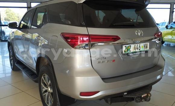 Acheter Occasion Voiture Toyota Fortuner Gris à Import - Dubai, Namibie Acheter Occasion Voiture Toyota Fortuner Gris à Import - Dubai, Namibie