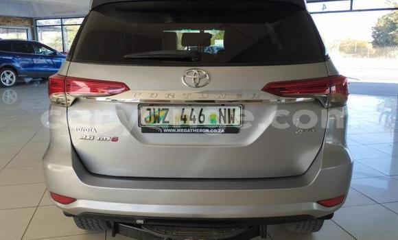 Acheter Occasion Voiture Toyota Fortuner Gris à Import - Dubai, Namibie Acheter Occasion Voiture Toyota Fortuner Gris à Import - Dubai, Namibie