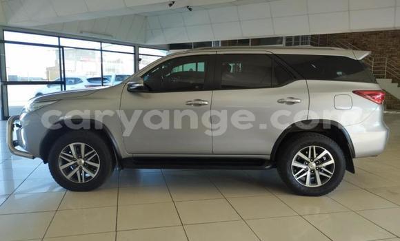 Acheter Occasion Voiture Toyota Fortuner Gris à Import - Dubai, Namibie Acheter Occasion Voiture Toyota Fortuner Gris à Import - Dubai, Namibie