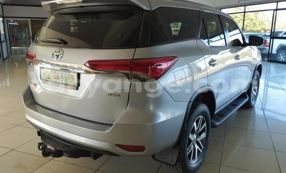 Acheter Occasion Voiture Toyota Fortuner Gris à Import - Dubai, Namibie Acheter Occasion Voiture Toyota Fortuner Gris à Import - Dubai, Namibie