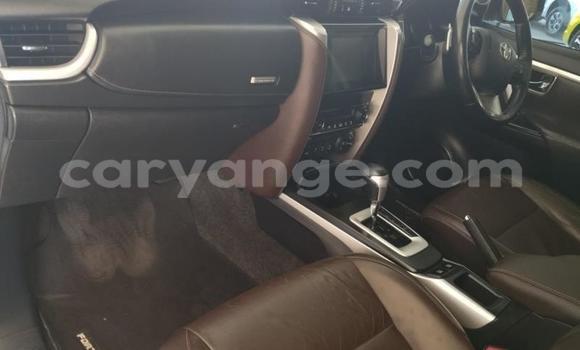 Acheter Occasion Voiture Toyota Fortuner Gris à Import - Dubai, Namibie Acheter Occasion Voiture Toyota Fortuner Gris à Import - Dubai, Namibie