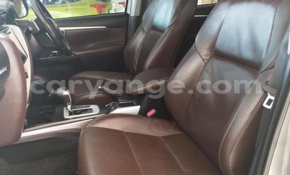 Acheter Occasion Voiture Toyota Fortuner Gris à Import - Dubai, Namibie Acheter Occasion Voiture Toyota Fortuner Gris à Import - Dubai, Namibie