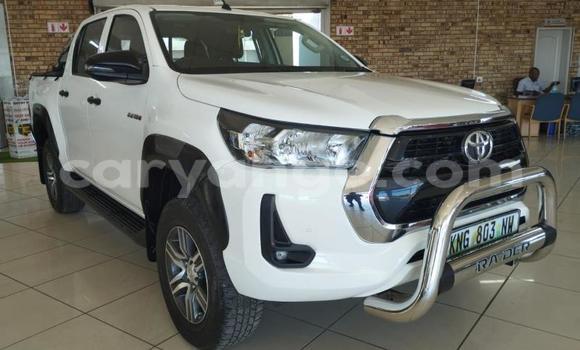 Buy Used Toyota Hilux White Car in Karasburg in Karas