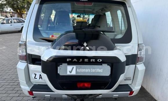 Acheter Occasion Voiture Mitsubishi Pajero Blanc à Henties Bay, Erongo Acheter Occasion Voiture Mitsubishi Pajero Blanc à Henties Bay, Erongo