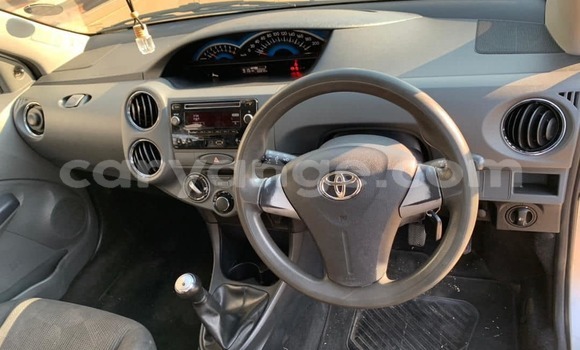 Acheter Occasion Voiture Toyota Etios Beige à Windhoek, Namibie Acheter Occasion Voiture Toyota Etios Beige à Windhoek, Namibie