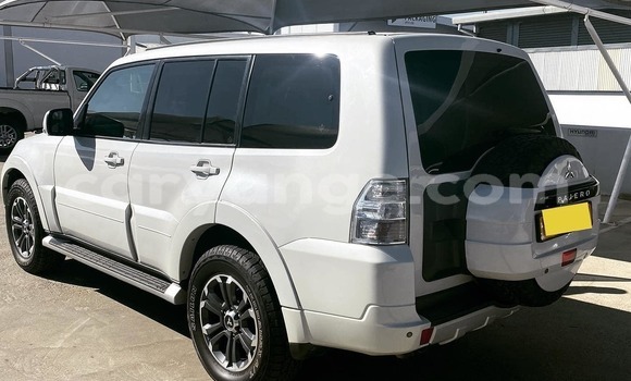 Acheter Occasion Voiture Mitsubishi Pajero Blanc à Windhoek, Namibie Acheter Occasion Voiture Mitsubishi Pajero Blanc à Windhoek, Namibie