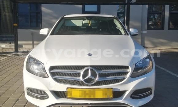 Acheter Occasion Voiture Mercedes-Benz C250 coupe Blanc à Windhoek, Namibie Acheter Occasion Voiture Mercedes-Benz C250 coupe Blanc à Windhoek, Namibie