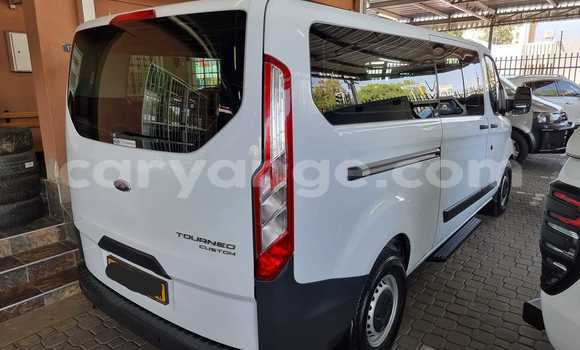 Acheter Occasion Voiture Ford Tourneo Custom Blanc à Windhoek, Namibie Acheter Occasion Voiture Ford Tourneo Custom Blanc à Windhoek, Namibie