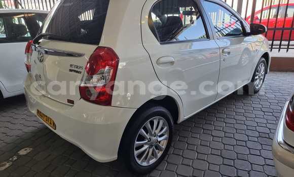 Acheter Occasion Voiture Toyota Etios Blanc à Windhoek, Namibie Acheter Occasion Voiture Toyota Etios Blanc à Windhoek, Namibie