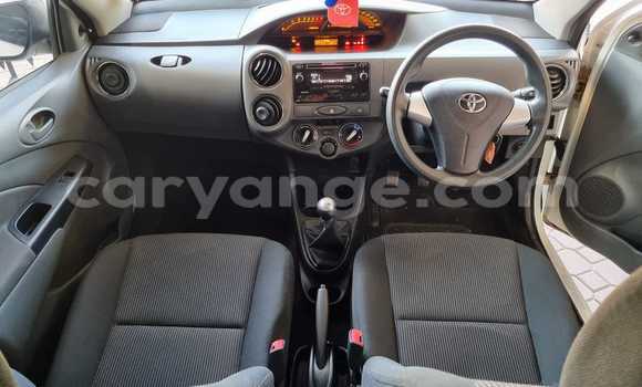 Acheter Occasion Voiture Toyota Etios Blanc à Windhoek, Namibie Acheter Occasion Voiture Toyota Etios Blanc à Windhoek, Namibie