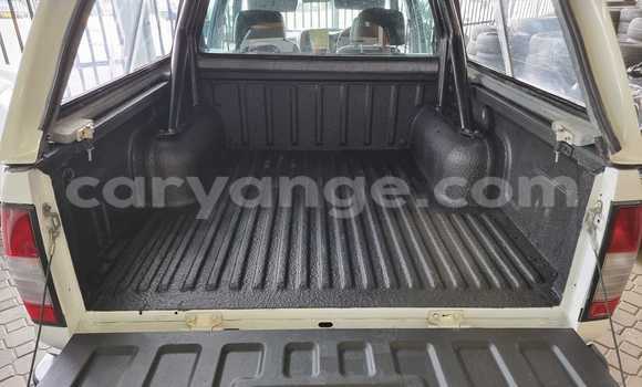Acheter Occasion Voiture Nissan Hardbody Blanc à Windhoek, Namibie Acheter Occasion Voiture Nissan Hardbody Blanc à Windhoek, Namibie