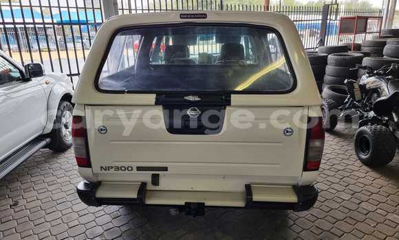 Acheter Occasion Voiture Nissan Hardbody Blanc à Windhoek, Namibie Acheter Occasion Voiture Nissan Hardbody Blanc à Windhoek, Namibie