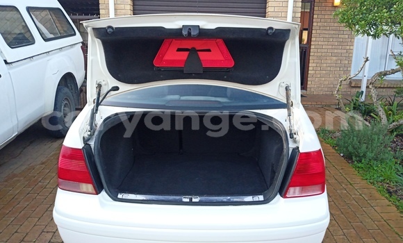 Acheter Occasion Voiture Volkswagen Jetta Blanc à Walvis Bay, Namibie Acheter Occasion Voiture Volkswagen Jetta Blanc à Walvis Bay, Namibie