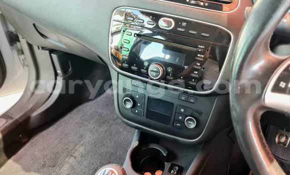 Acheter Occasion Voiture Fiat Punto Beige à Ondangwa, Oshikoto Acheter Occasion Voiture Fiat Punto Beige à Ondangwa, Oshikoto