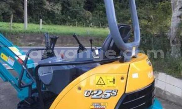 Buy Used Caterpillar 120 Blue Truck in Khorixas in Kunene Buy Used Caterpillar 120 Blue Truck in Khorixas in Kunene