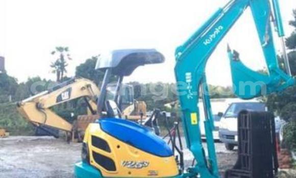 Buy Used Caterpillar 120 Blue Truck in Khorixas in Kunene Buy Used Caterpillar 120 Blue Truck in Khorixas in Kunene