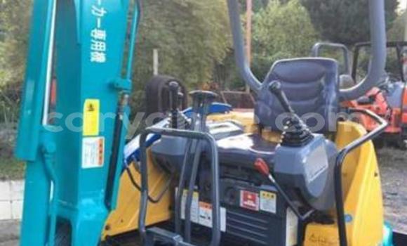 Buy Used Caterpillar 120 Blue Truck in Khorixas in Kunene Buy Used Caterpillar 120 Blue Truck in Khorixas in Kunene