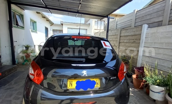 Acheter Occasion Voiture Peugeot 208 Noir à Windhoek, Namibie Acheter Occasion Voiture Peugeot 208 Noir à Windhoek, Namibie