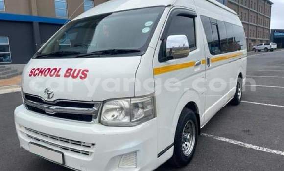 Buy Used Toyota Hi Ace White Car in Gobabis in Omaheke Buy Used Toyota Hi Ace White Car in Gobabis in Omaheke