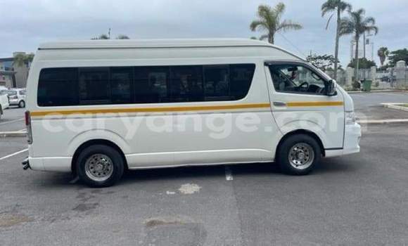 Buy Used Toyota Hi Ace White Car in Gobabis in Omaheke Buy Used Toyota Hi Ace White Car in Gobabis in Omaheke