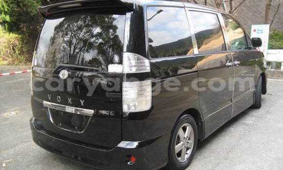 Acheter Occasion Voiture Toyota Voxy Noir à Arandis, Kunene Acheter Occasion Voiture Toyota Voxy Noir à Arandis, Kunene