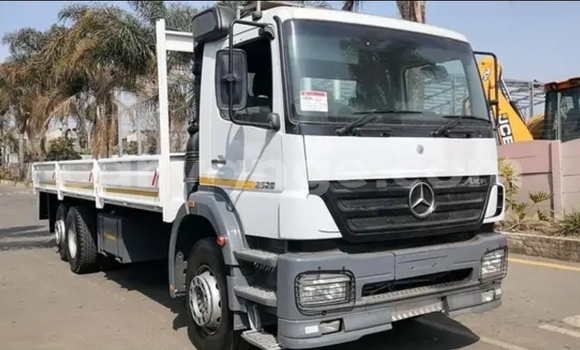 Buy Used Mercedes‒Benz Truck White Truck in Windhoek in Namibia Buy Used Mercedes‒Benz Truck White Truck in Windhoek in Namibia