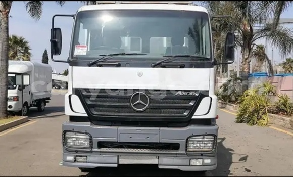 Buy Used Mercedes‒Benz Truck White Truck in Windhoek in Namibia Buy Used Mercedes‒Benz Truck White Truck in Windhoek in Namibia