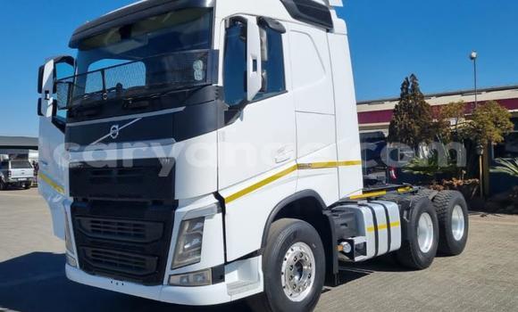 Buy Used Volvo FH10 White Truck in Windhoek in Namibia Buy Used Volvo FH10 White Truck in Windhoek in Namibia