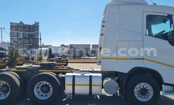 Buy Used Volvo FH10 White Truck in Windhoek in Namibia Buy Used Volvo FH10 White Truck in Windhoek in Namibia