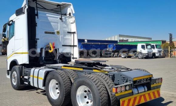 Buy Used Volvo FH10 White Truck in Windhoek in Namibia Buy Used Volvo FH10 White Truck in Windhoek in Namibia