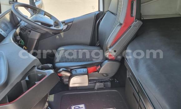 Buy Used Volvo FH10 White Truck in Windhoek in Namibia Buy Used Volvo FH10 White Truck in Windhoek in Namibia