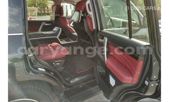 Acheter Import Voiture Toyota Land Cruiser Noir à Import - Dubai, Namibie Acheter Import Voiture Toyota Land Cruiser Noir à Import - Dubai, Namibie