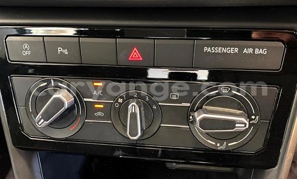 Acheter Occasion Voiture Volkswagen T-Roc Blanc à Windhoek, Namibie Acheter Occasion Voiture Volkswagen T-Roc Blanc à Windhoek, Namibie