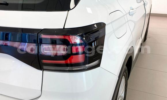 Acheter Occasion Voiture Volkswagen T-Roc Blanc à Windhoek, Namibie Acheter Occasion Voiture Volkswagen T-Roc Blanc à Windhoek, Namibie