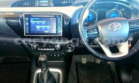 Acheter Occasion Voiture Toyota Ractis Blanc à Windhoek, Namibie Acheter Occasion Voiture Toyota Ractis Blanc à Windhoek, Namibie