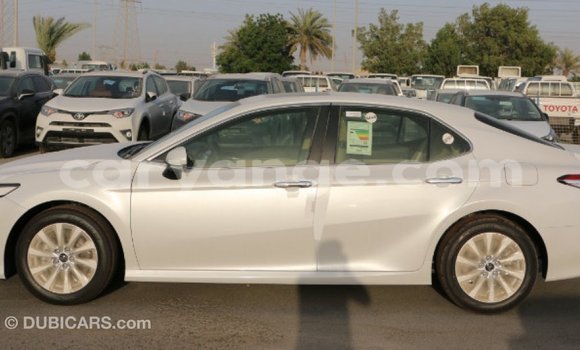 Acheter Import Voiture Toyota Camry Blanc à Import - Dubai, Namibie Acheter Import Voiture Toyota Camry Blanc à Import - Dubai, Namibie