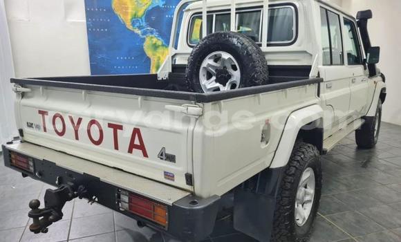 Buy Used Toyota Land Cruiser Beige Car in Windhoek in Namibia Buy Used Toyota Land Cruiser Beige Car in Windhoek in Namibia