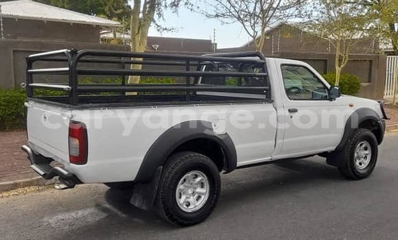 Buy Used Nissan NP 300 White Car in Gobabis in Omaheke Buy Used Nissan NP 300 White Car in Gobabis in Omaheke
